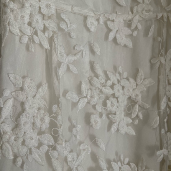 Line & Dot White Dress - Picture 4 of 5